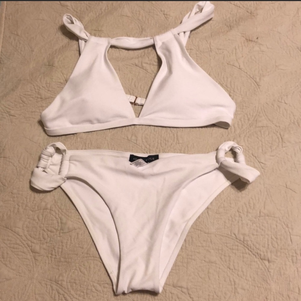 Kendall and Kylie Bikini